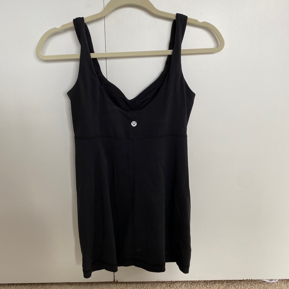 Lululemon top! 🍋